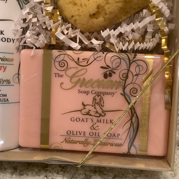 Grecian Soap Co. Scented Black Raspberry Vanilla Bath & Body Gift Set NWT. - Picture 4 of 16